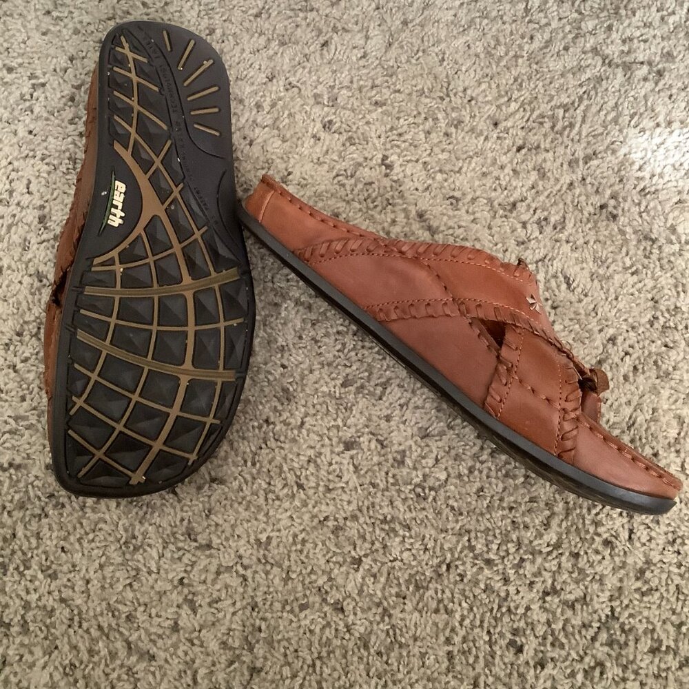 Earth Women star studded sandals/flip flops - Picture 3 of 6